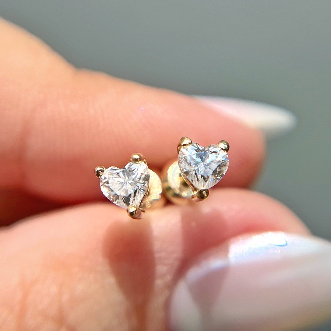 Aretes Moissanita Corazón